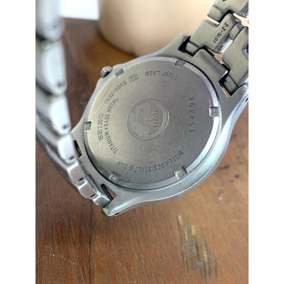 Seiko Men's Watch 7N32-0069 Quartz Gray Dial Date Titanium 36mm Used - Picture 6 of 13
